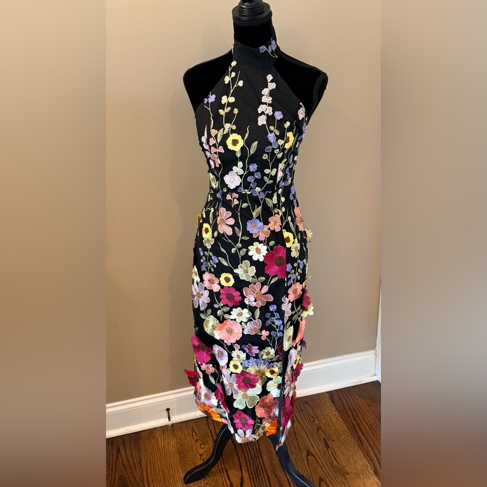 Women’s NWT Lulus Unique Impression Black 3D floral embroidered midi dress-Small - Picture 5 of 9